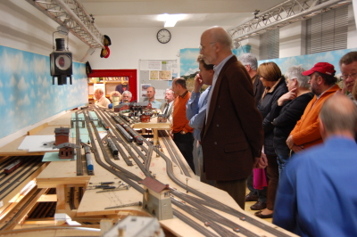 Besucher an der Vereinsanlage