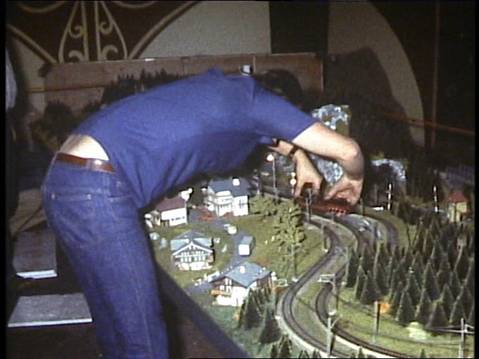 Ausstellung 1984 – Mitglieder beim Aufbau der Anlage