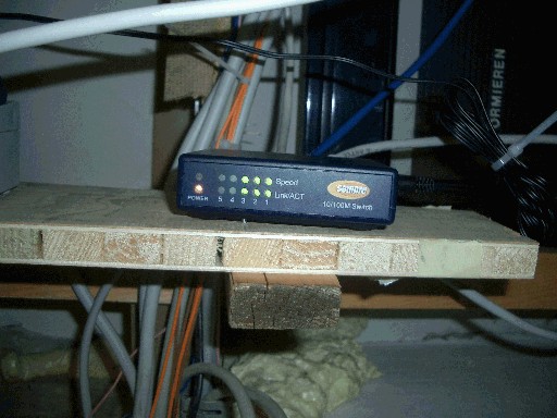 Switch auf einem Holzbrett