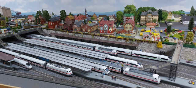 weiße Flotte im Bahnhof Schöfferstadt