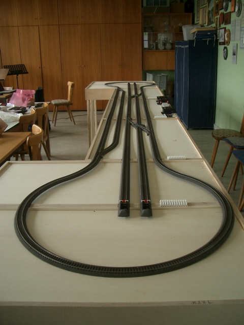 Modulanlage mit fertig verlegten Gleisen