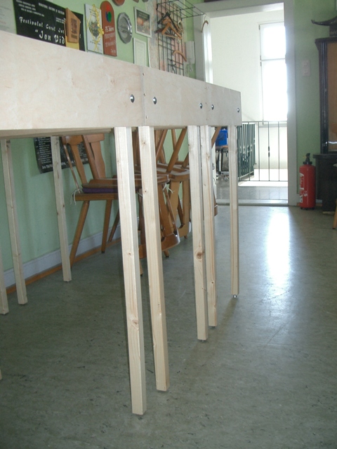 aufgestellte Module mit Füßen